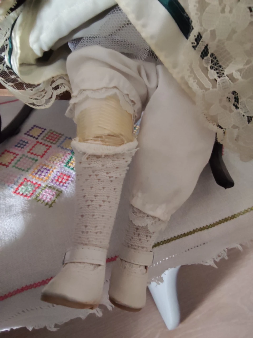 Vintage decoratieve pop (+ rieten stoel) – photo 6